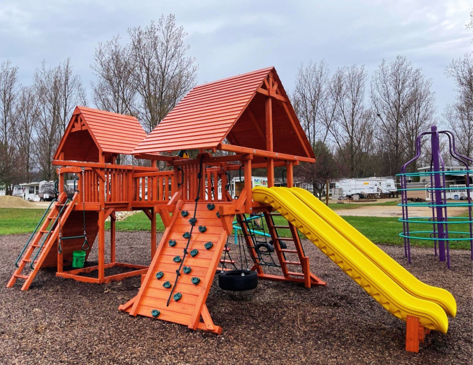 Custom 7 – Turbo Deluxe Playcenter & Fort